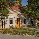 Monoslow - Wine, Dine & Rest Monoszlo