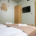 Monoslow - Wine, Dine & Rest Bed and Breakfast