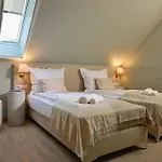 Monoslow - Wine, Dine & Rest Bed and Breakfast