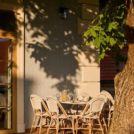 Monoslow - Wine, Dine & Rest Monoszlo