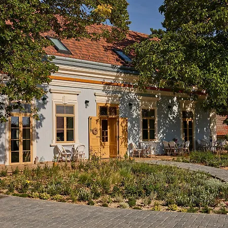 Monoslow - Wine, Dine & Rest Monoszlo