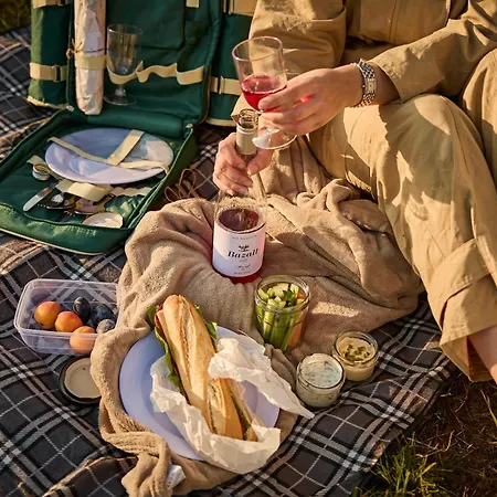 Monoslow - Wine, Dine & Rest לינה וארוחת בוקר 3*