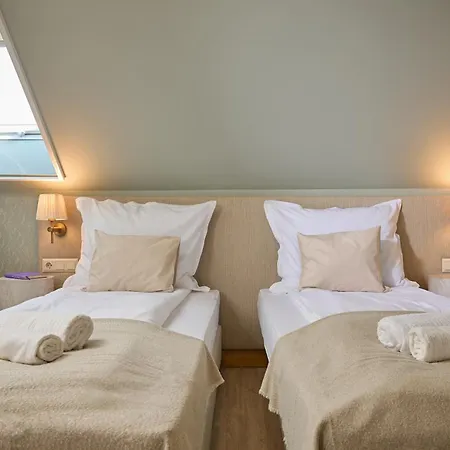 Monoslow - Wine, Dine & Rest