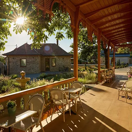 Panzió Monoslow - Wine, Dine & Rest 4*