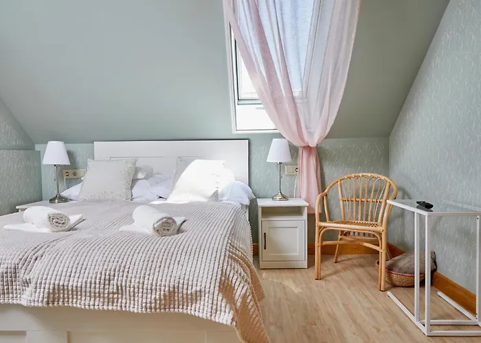 לינה וארוחת בוקר Monoslow - Wine, Dine & Rest 3*