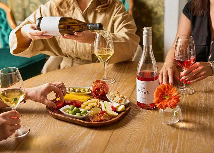 Monoslow - Wine, Dine & Rest Bed and Breakfast Monoszlo