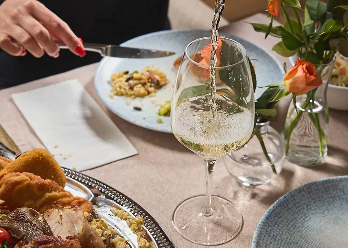 Nocleg ze śniadaniem Monoslow - Wine, Dine & Rest