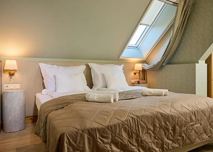 Monoslow - Wine, Dine & Rest 3*