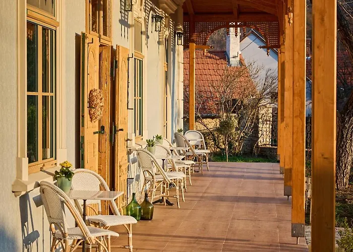 Monoslow - Wine, Dine & Rest