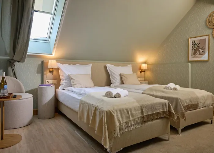 Monoslow - Wine, Dine & Rest Bed and Breakfast
