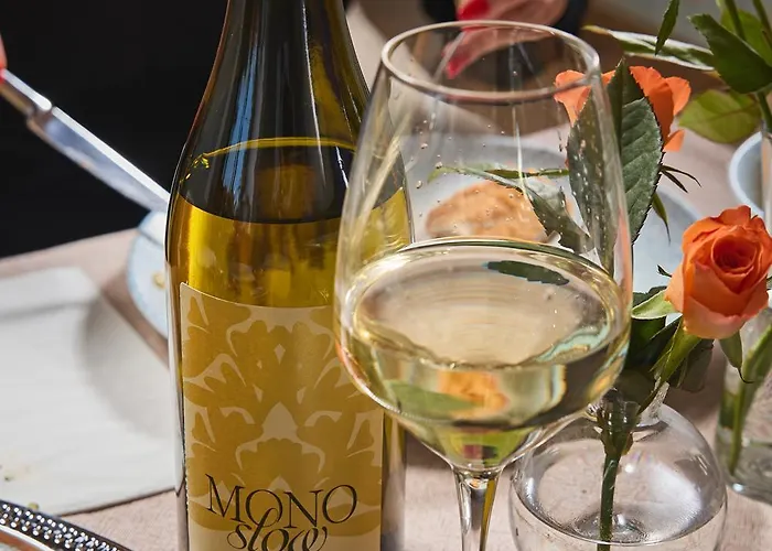 Monoslow - Wine, Dine & Rest Monoszlo